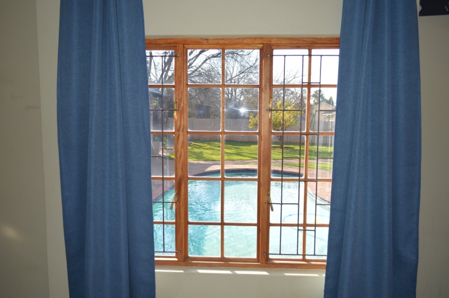 6 Bedroom Property for Sale in Flamwood North West